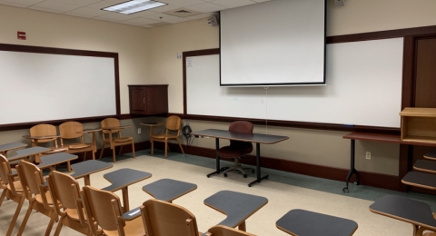 UNH Murkland G04 classroom