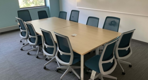 Spaulding Life Science Room 118 table and chairs