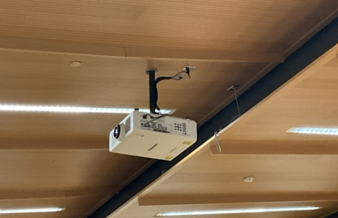 DeMeritt 112 lecture hall projector