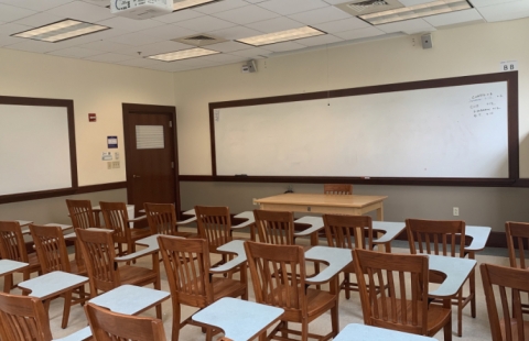 Murkland 102 classroom