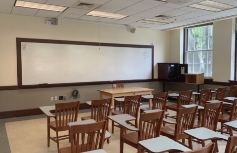 Murkland 102 classroom
