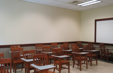 Murkland 204 classroom