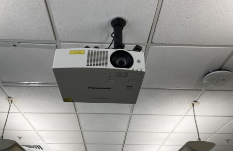 Pettee 109 classroom equipment