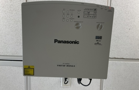 Pettee 109 classroom equipment