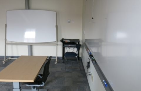 UNH Manchester 361 whiteboard
