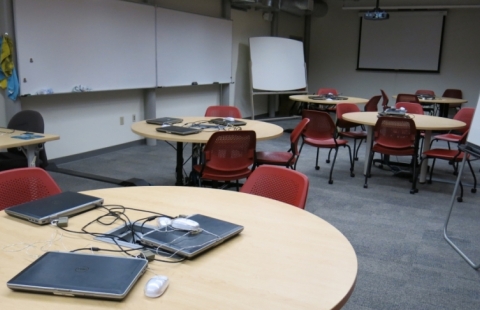 UNH Manchester 132 classroom