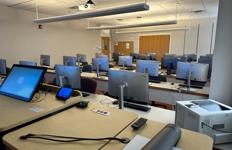 Hewitt 301 from front of the room looking back to the left