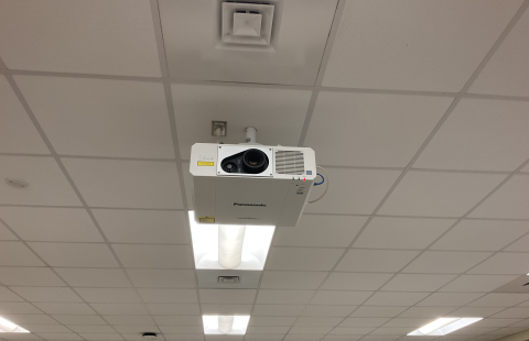 Horton 207 Projector