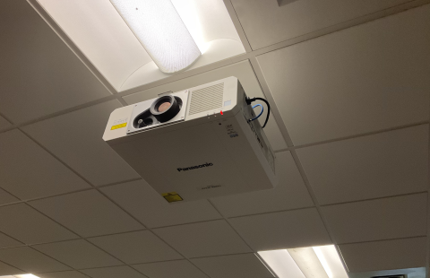 Horton 304 Projector