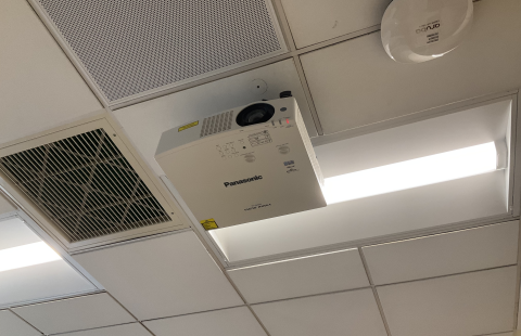 Murkland 104 Classroom Projector