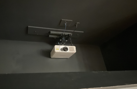 Murkland 115 Classroom Projector