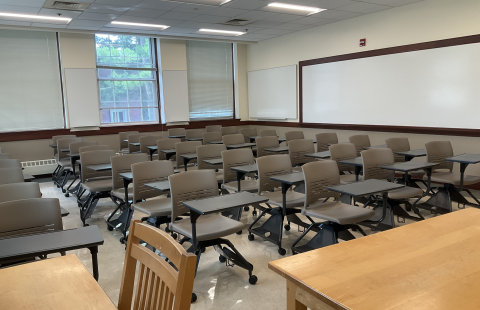 Murkland 202 Classroom