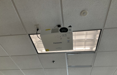 Gregg 110 Classroom Projector