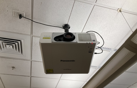Pettee G02 Classroom Projector