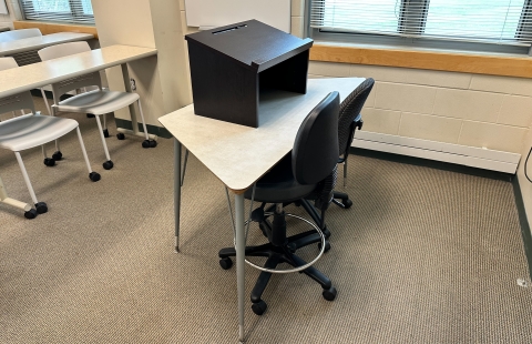 Gregg 110 Classroom Lecturn